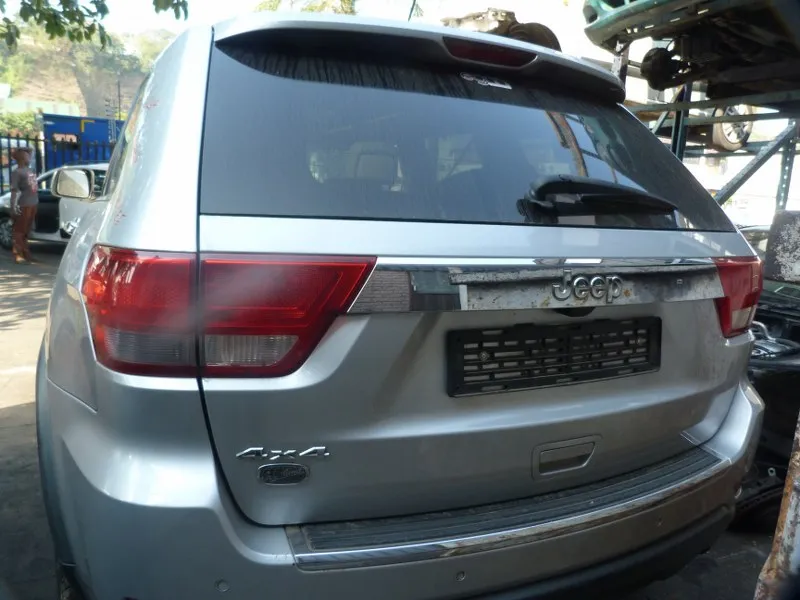 2011 Jeep Grand Cherokee HEMI view 7