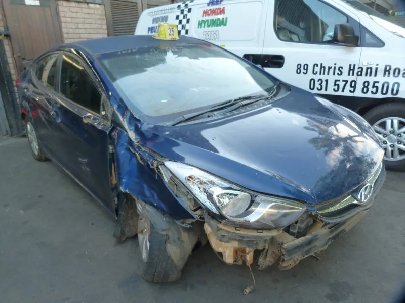 2013 Hyundai Elantra G4FG view 4