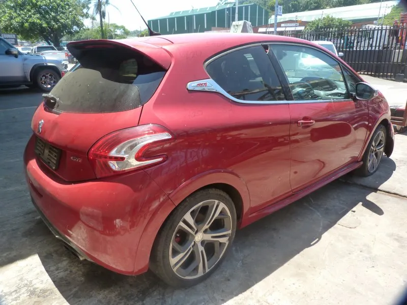 2013 Peugeot 208 10F view 7