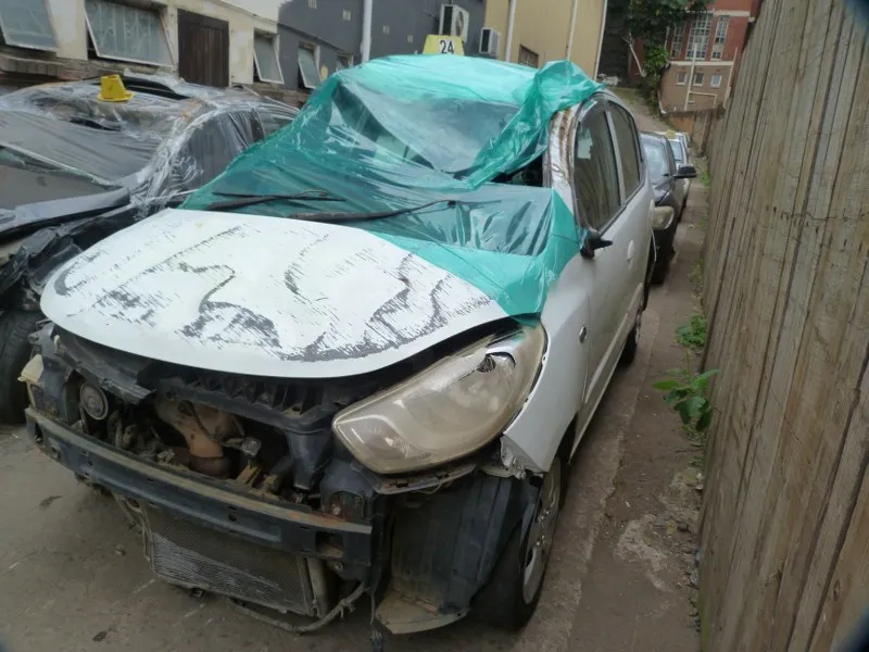 2012 Hyundai i10 G4HG view 3