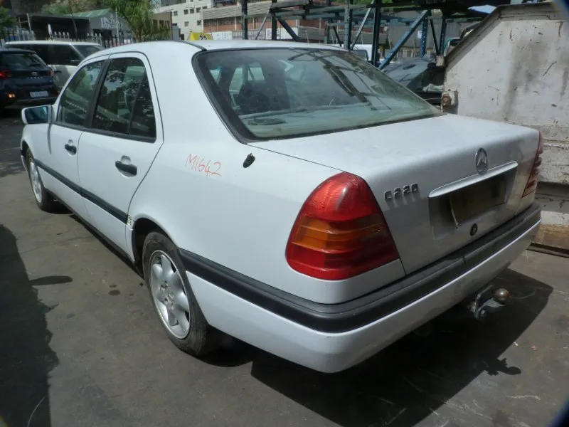 1995 Mercedes-Benz C-Class M111 view 7