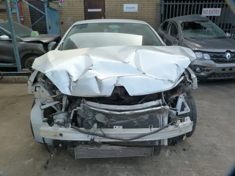 2013 Renault Megane  view 2