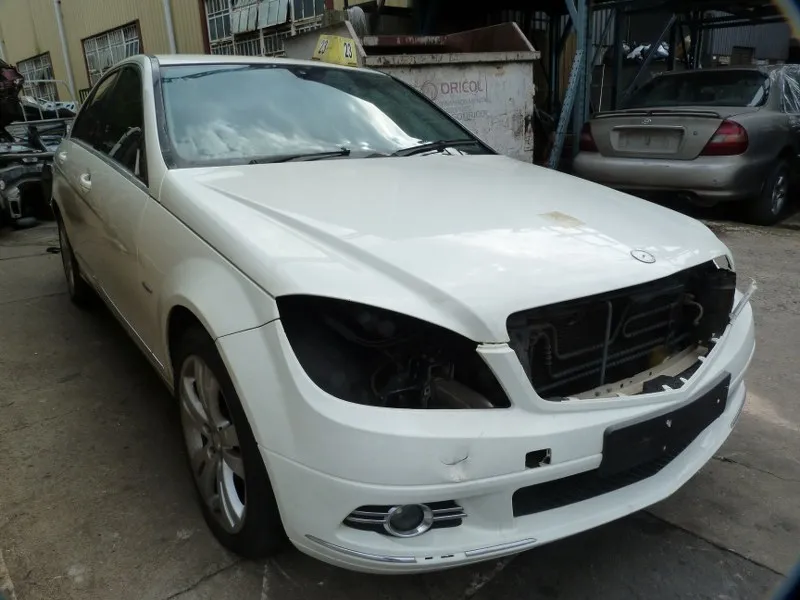 2008 Mercedes-Benz C-Class 271 view 3
