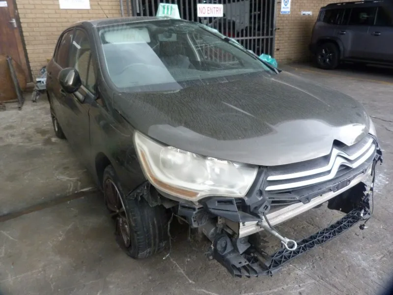 2012 Citroën C4 10FH view 3