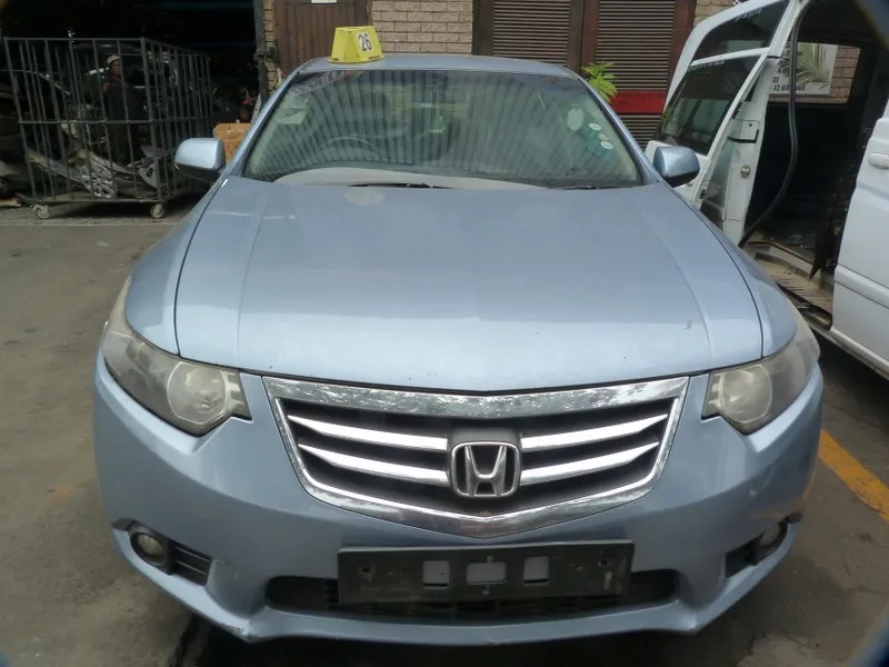 2011 Honda Accord R20A3 view 4