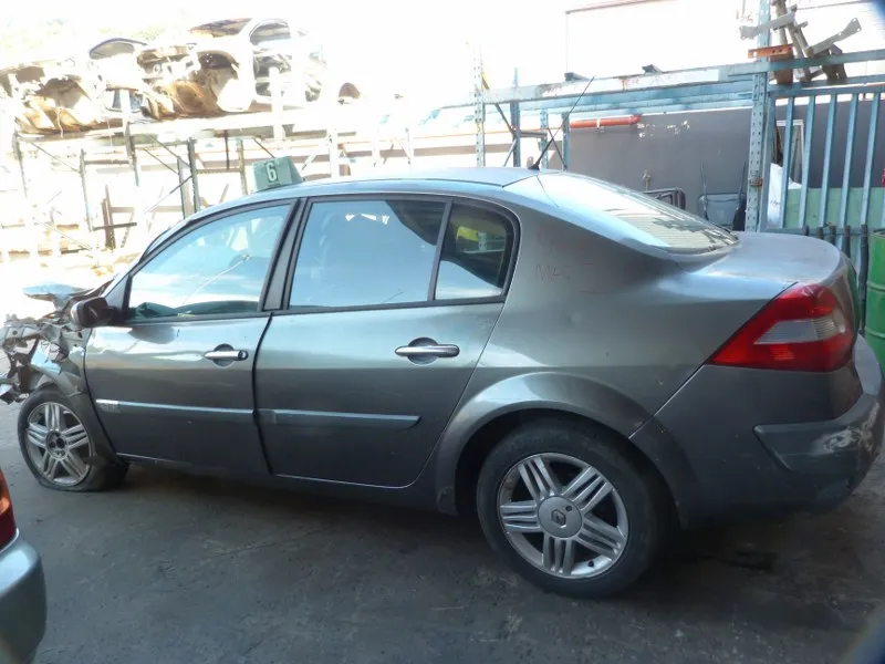 2004 Renault Megane  view 9
