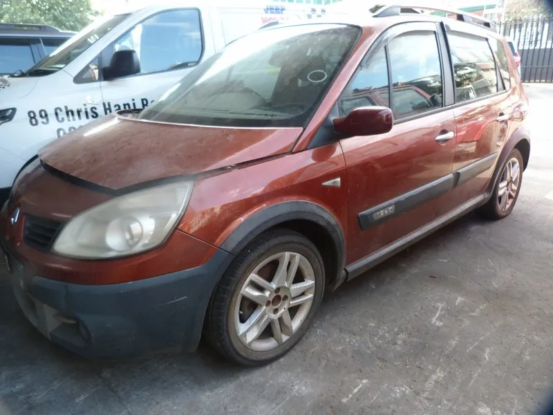 2005 Renault Scenic  view 3
