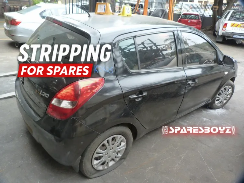 2010 Hyundai i20 G4FA view 3