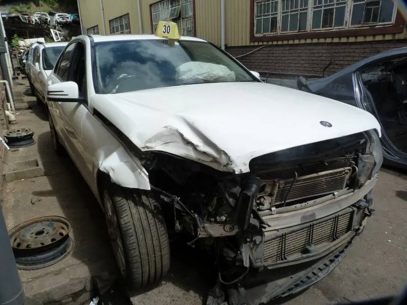 2013 Mercedes-Benz C-Class thumbnail 3