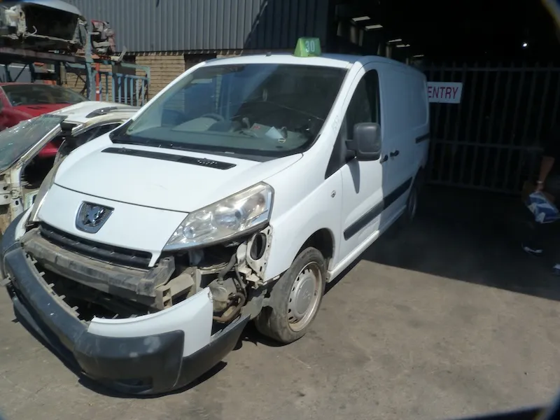 2013 Peugeot Expert  view 2
