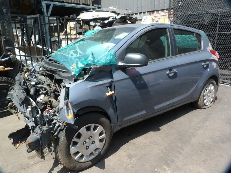 2014 Hyundai i20 G4LA view 3