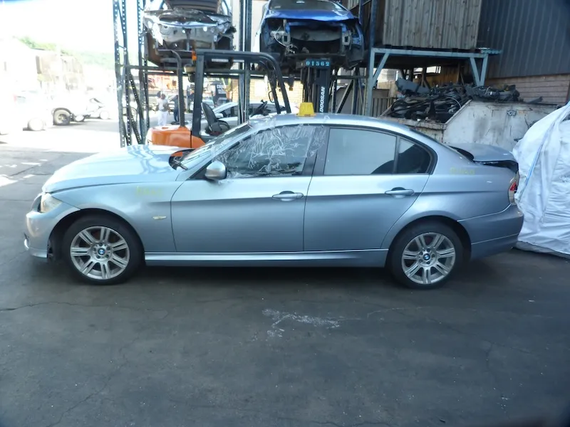 2011 BMW 3 Series N46N view 3