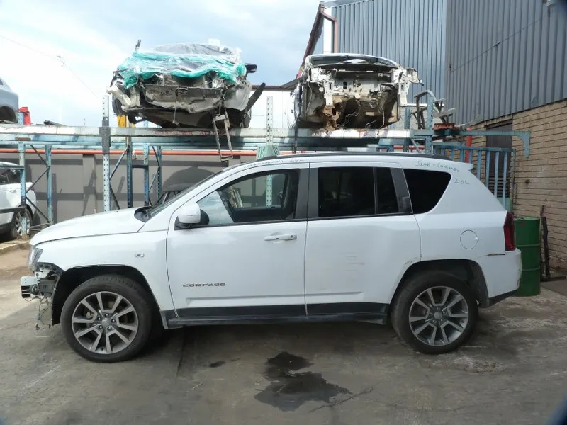 2014 Jeep Compass  view 5