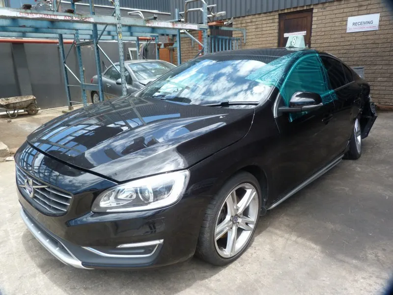 2015 Volvo S60 B4154T view 3