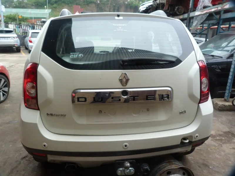 2015 Renault Duster view 3