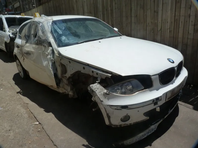 2006 BMW 1 Series N45 view 4