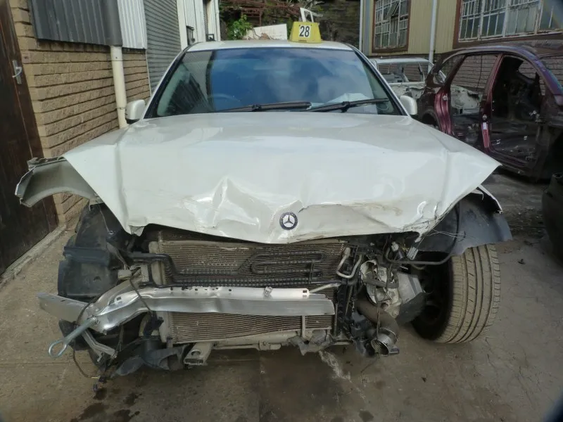 2011 Mercedes-Benz C-Class 271 view 2