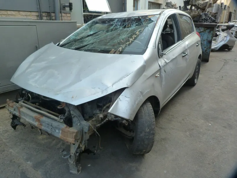 2013 Hyundai i20 G4LA view 4