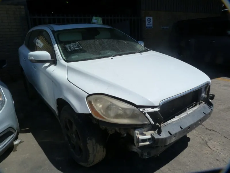 2010 Volvo XC60 D5244T view 6