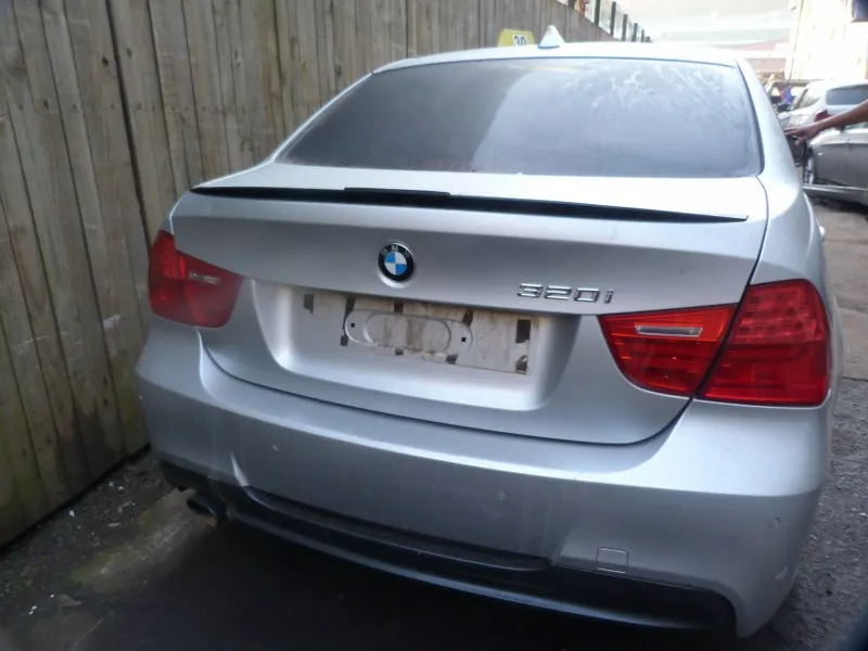2011 BMW 3 Series N46N view 3