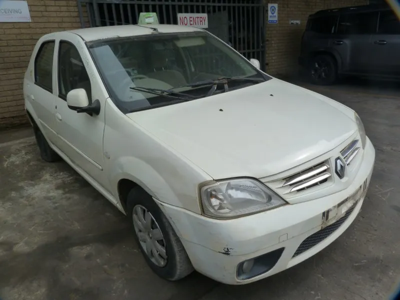 2010 Renault Logan K7M view 3