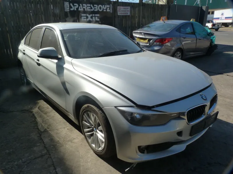 2012 BMW 3 Series N47N view 3