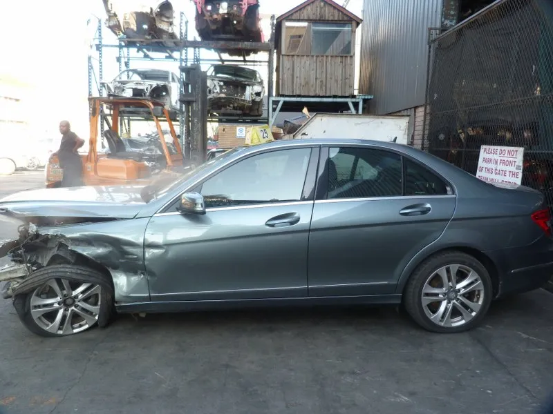 2011 Mercedes-Benz C-Class 2718 view 6