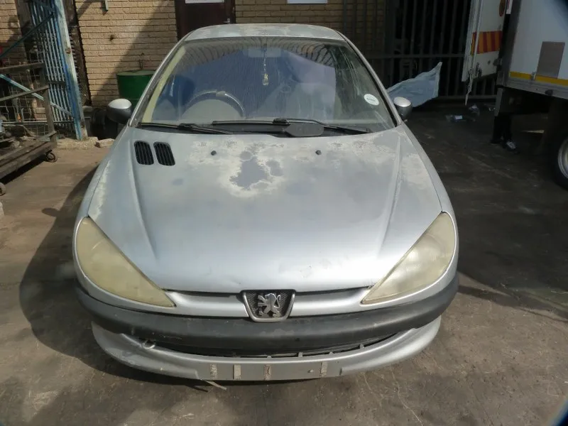 2003 Peugeot 206 10F view 2