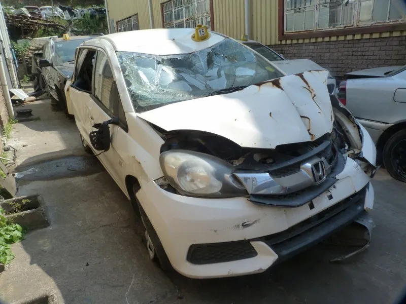 2015 Honda Mobilio view 3