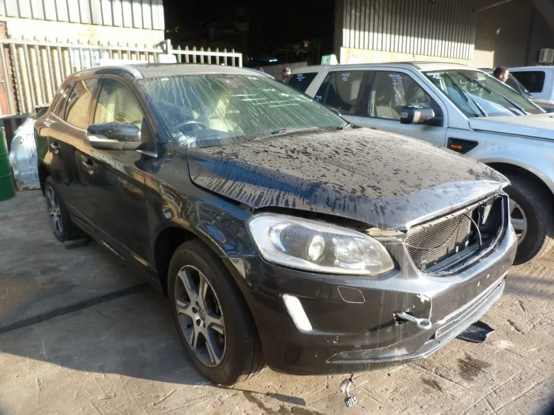 2015 Volvo XC60 D5244T view 4