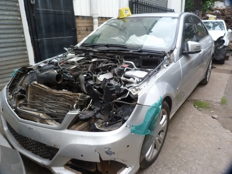 2011 Mercedes-Benz C-Class 651 view 3