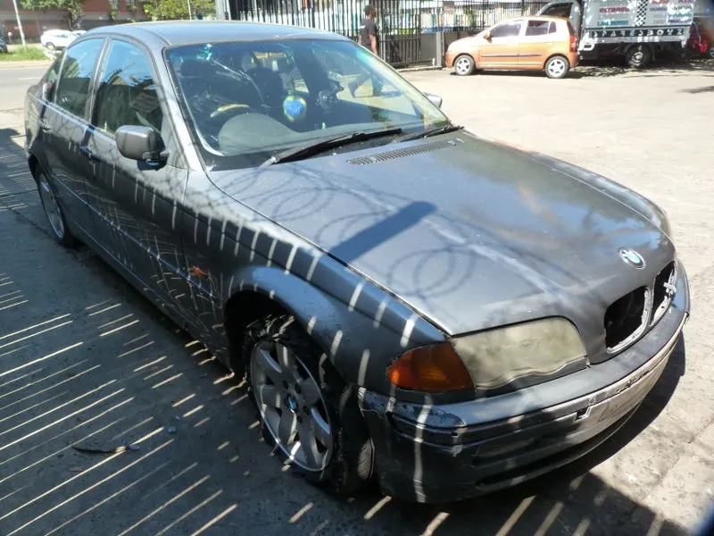 1998 BMW 3 Series M43 view 2