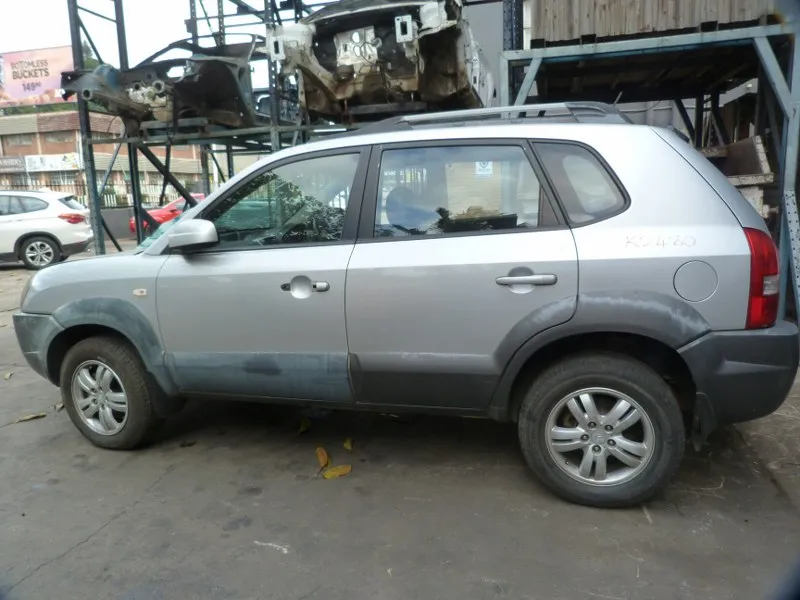 2010 Hyundai Tucson G4GC view 5