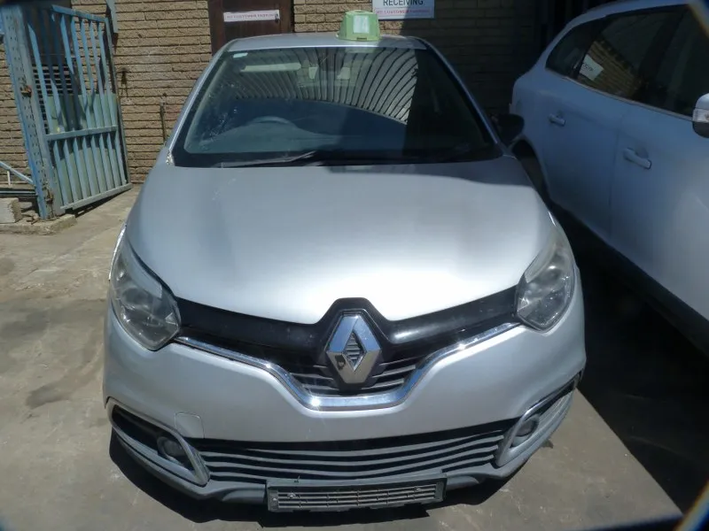 2015 Renault Captur 900T view 2