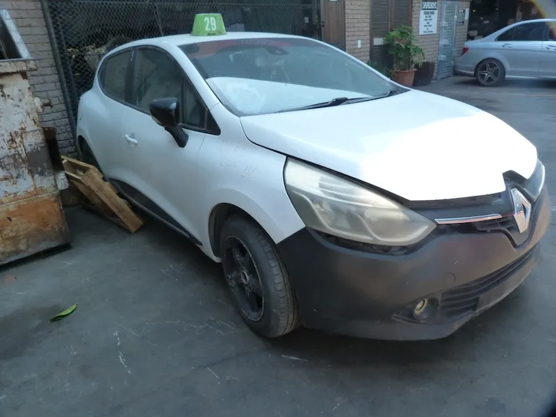 2014 Renault Clio  view 4