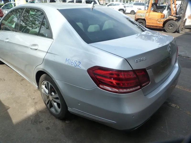2016 Mercedes-Benz E-Class  view 5