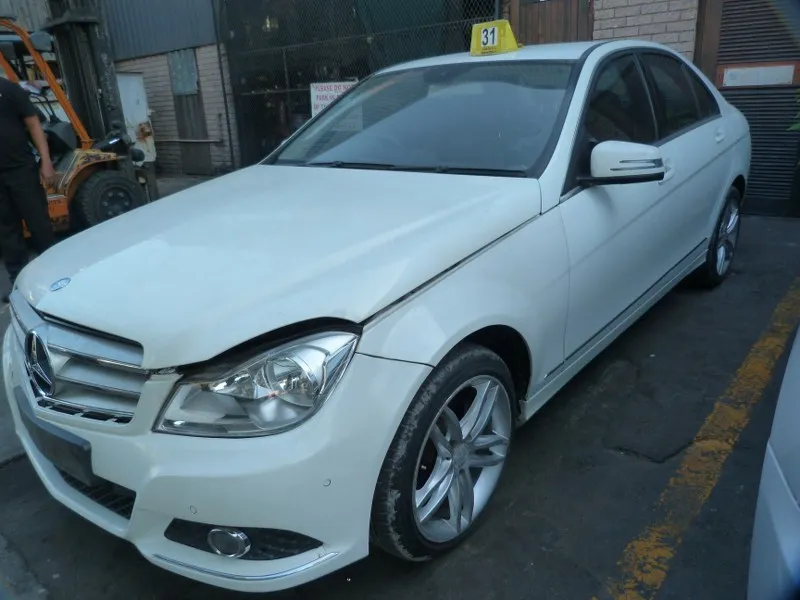 2011 Mercedes-Benz C-Class 271 view 8