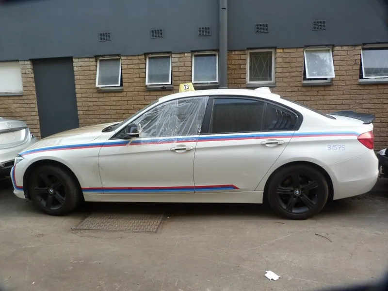 2015 BMW 3 Series thumbnail 3