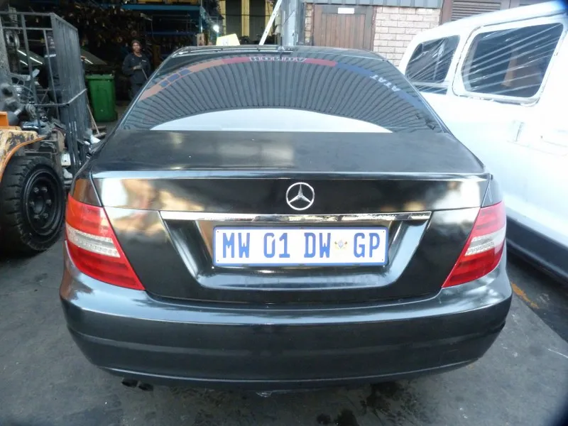2012 Mercedes-Benz C-Class 271 view 3