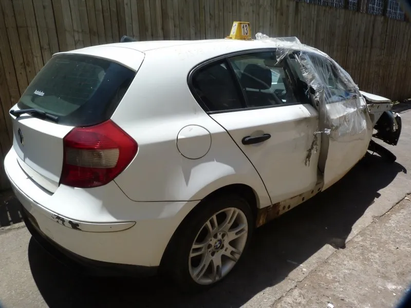 2006 BMW 1 Series N45 view 8