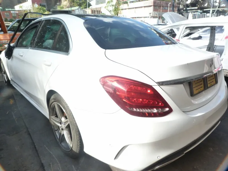 2015 Mercedes-Benz C-Class 274 view 6