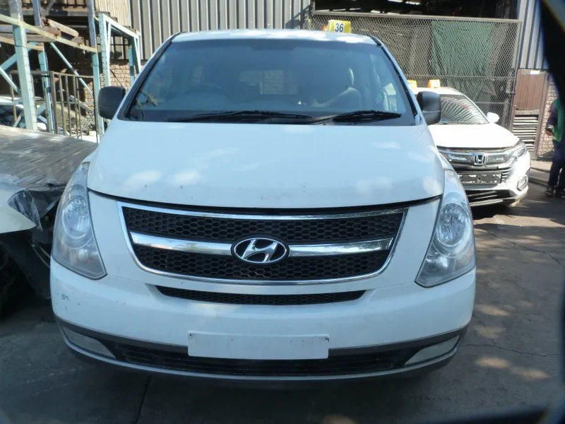 2013 Hyundai H-1 D4CB view 2