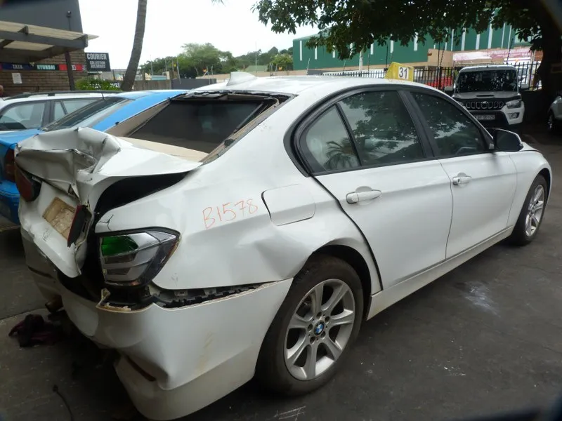 2013 BMW 3 Series N47N view 6