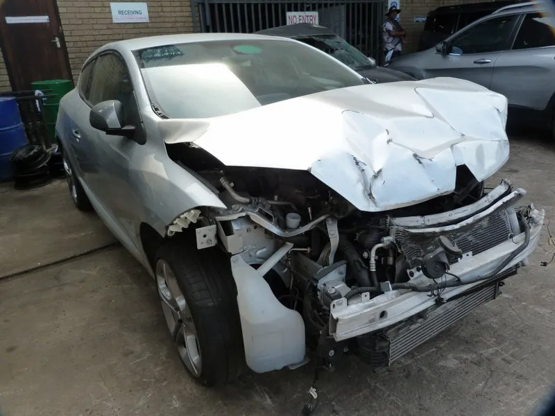 2013 Renault Megane  view 3