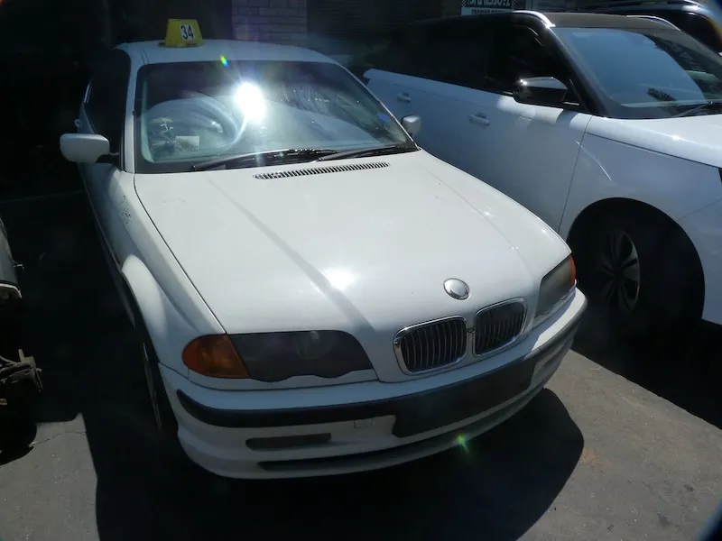 2000 BMW 3 Series  view 3