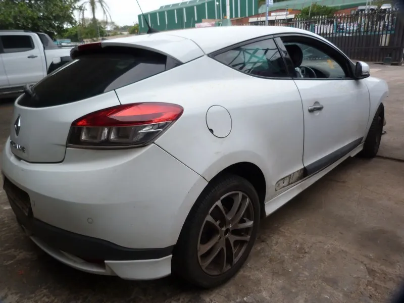 2010 Renault Megane K4M view 6