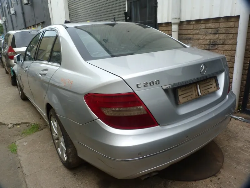 2011 Mercedes-Benz C-Class 651 view 4