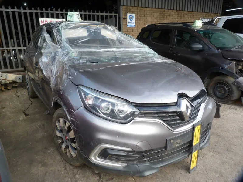 2019 Renault Captur  view 3