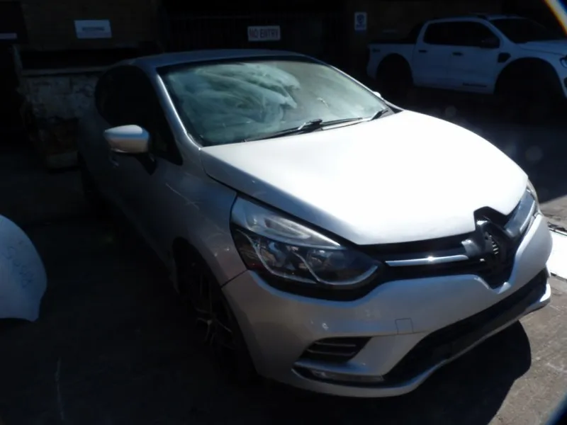 2015 Renault Clio view 2