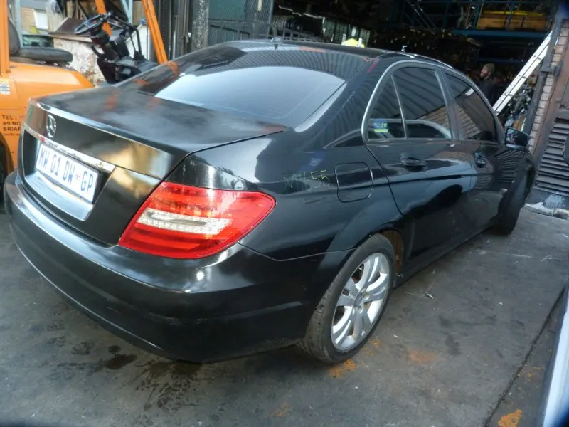 2012 Mercedes-Benz C-Class 271 view 4